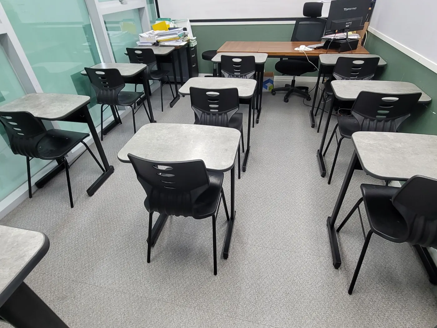 강제동 학원청소 시공 현장 — 열람석 정리
