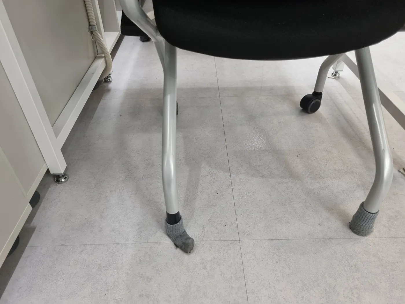 제천시 학원청소 시공 현장 — 복도 바닥 관리