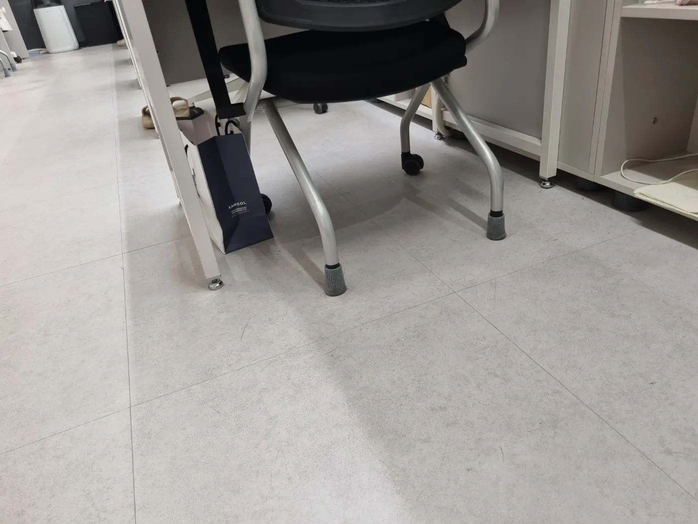 보은군 학원청소 시공 현장 — 바닥 마감 상태