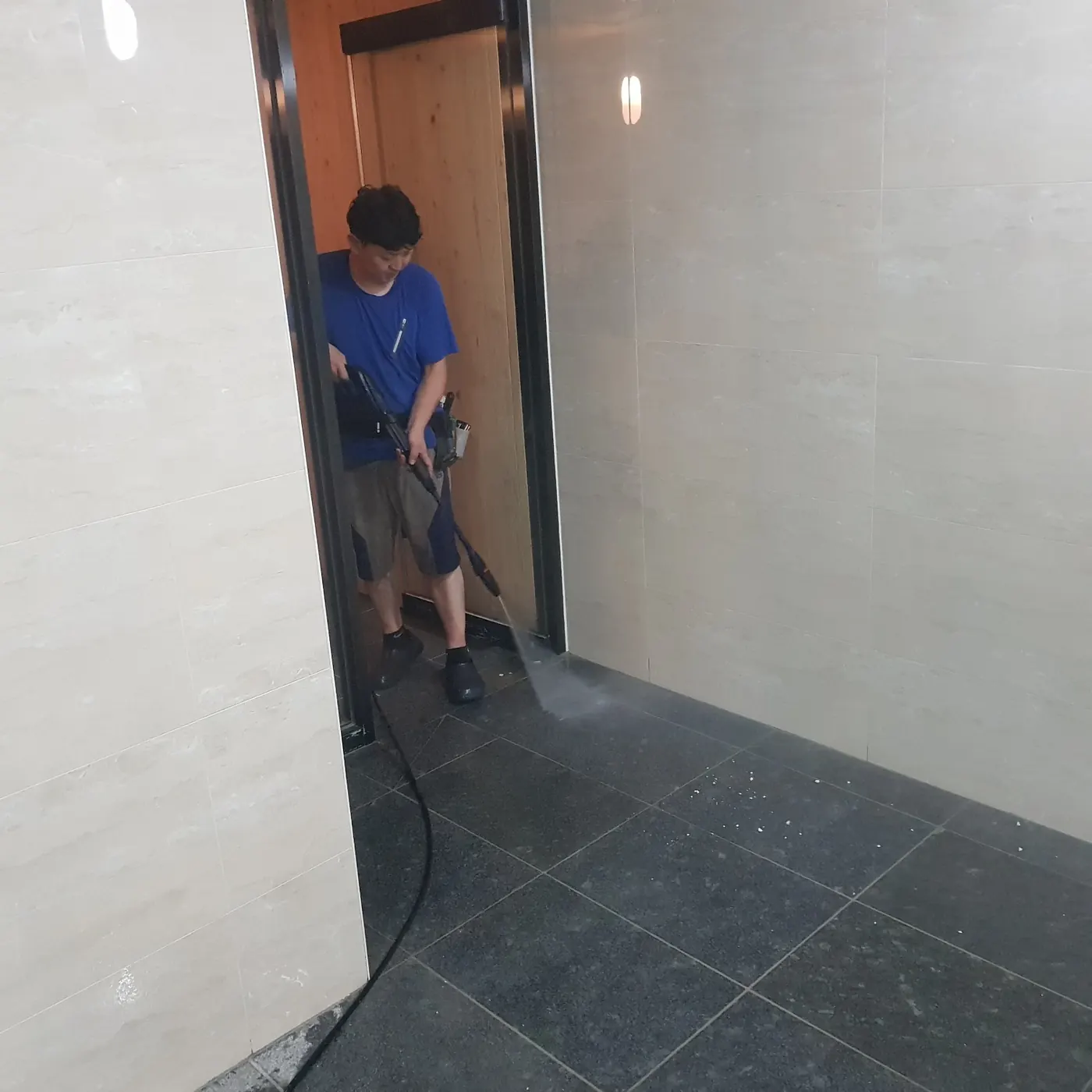 기계 세정 작업 — 진천읍 목욕탕청소 현장