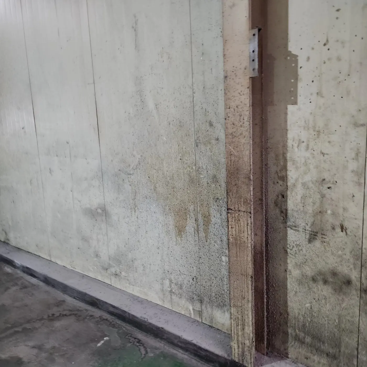 벽체 관리 — 장안면 공장청소 현장