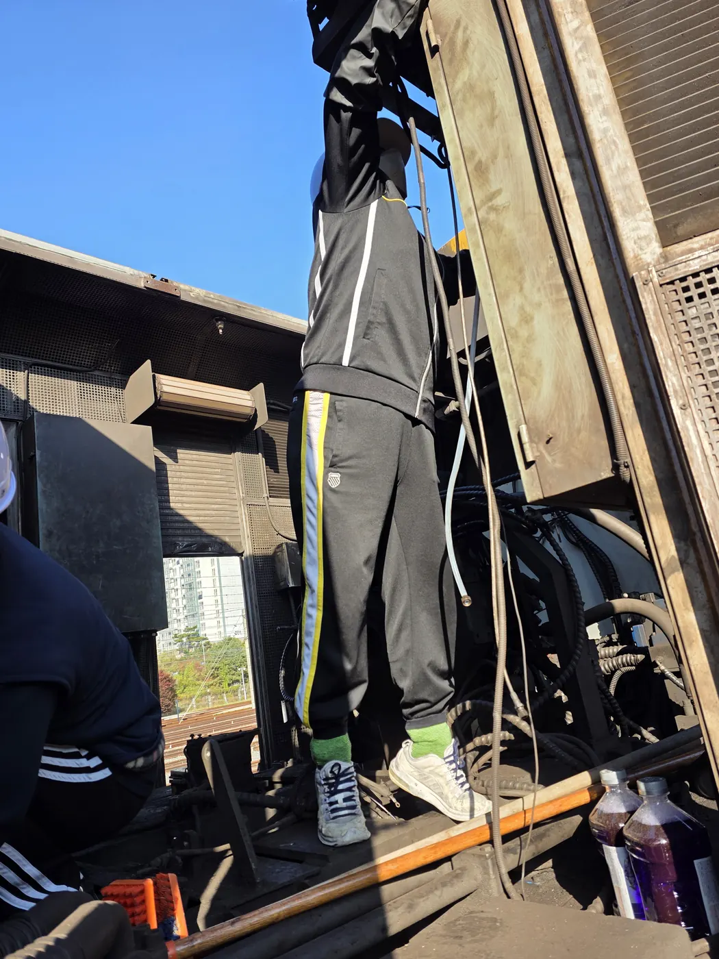 보호구 착용 작업 — 청주 서원구 화재청소 현장