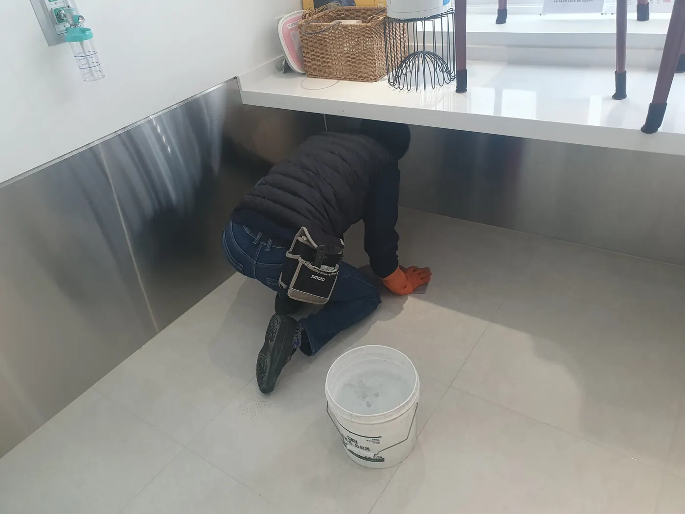 세정 진행 — 제천시 병원청소 현장