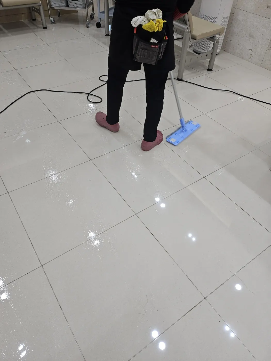 세정 진행 — 제천시 병원청소 현장