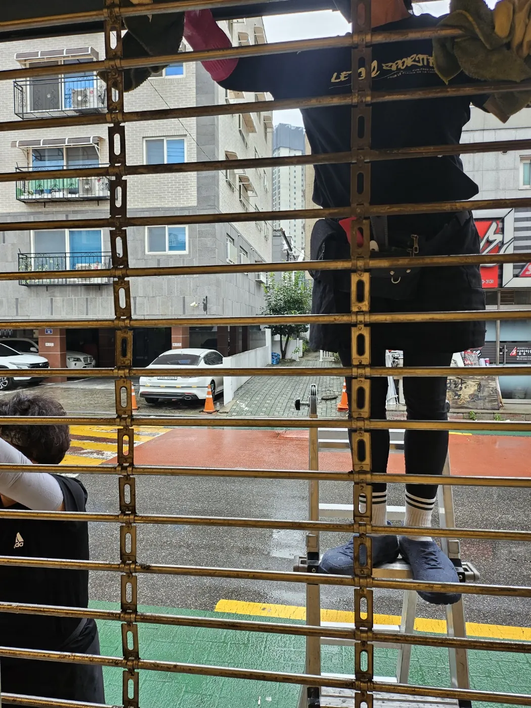 커튼월 유리 세정 — 군북면 준공청소 현장