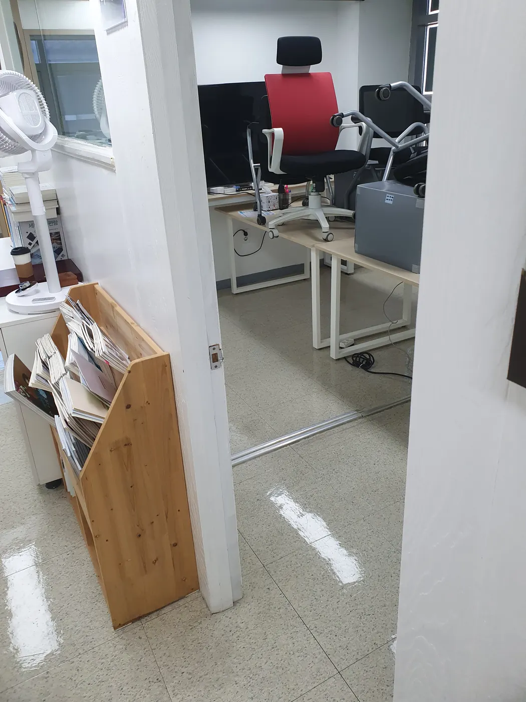 음성읍 사무실청소 시공 현장 — 바닥 광택 마감