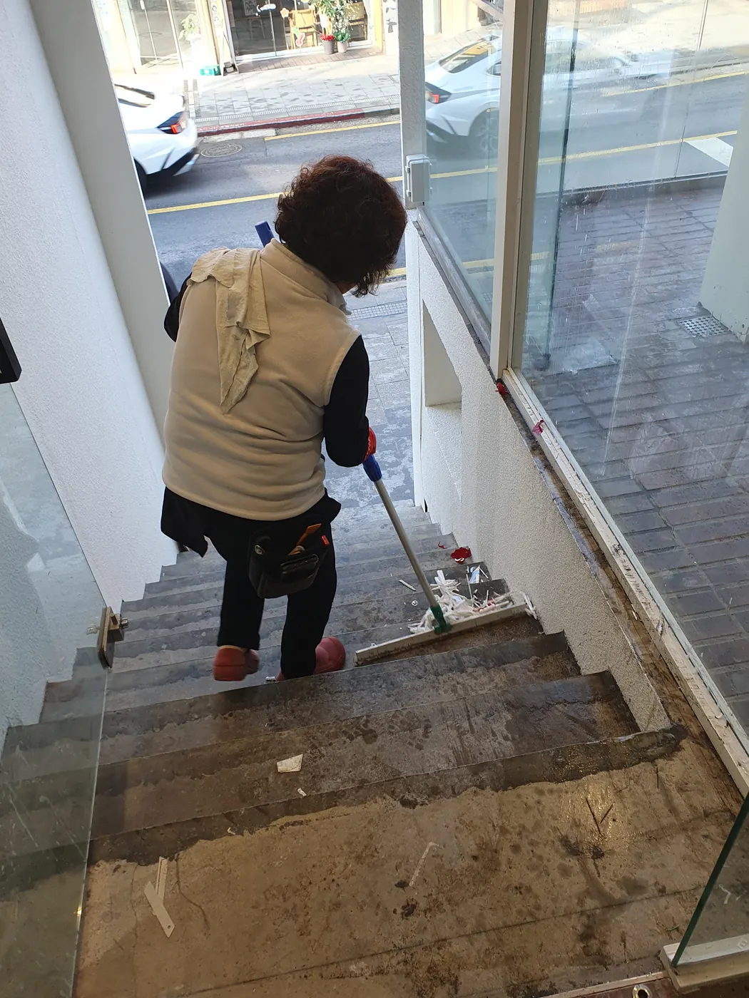 바닥 마감 상태 — 보은군 식당청소 현장