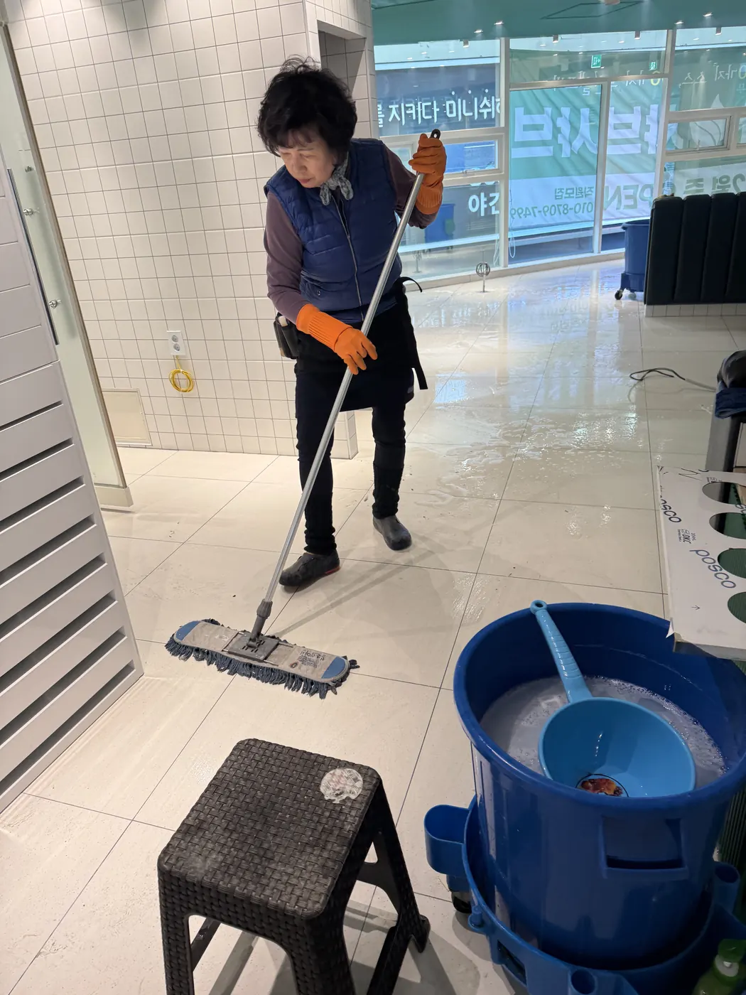 동이면 식당청소 시공 현장 — 주방 바닥 세정