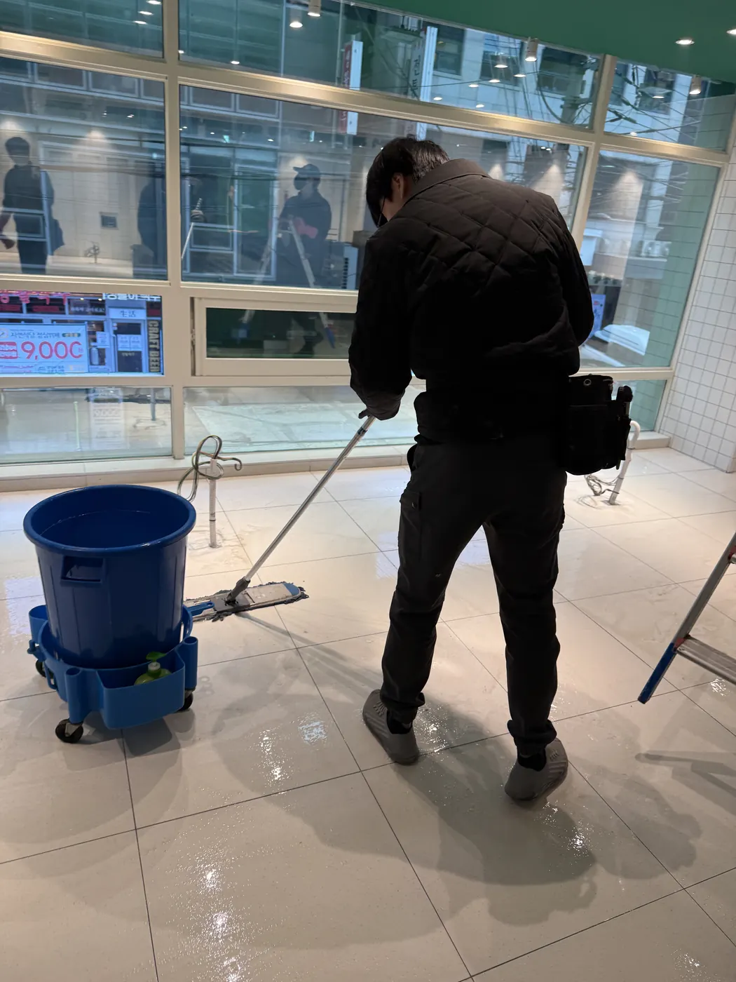 양산면 식당청소 시공 현장 — 바닥 마감 상태