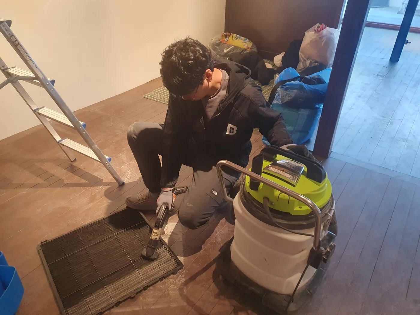세정 진행 — 초평면 식당청소 현장