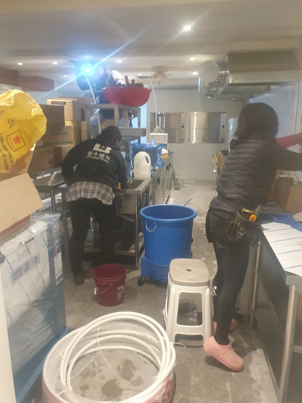 작업 진행 — 충청북도 식당청소 현장