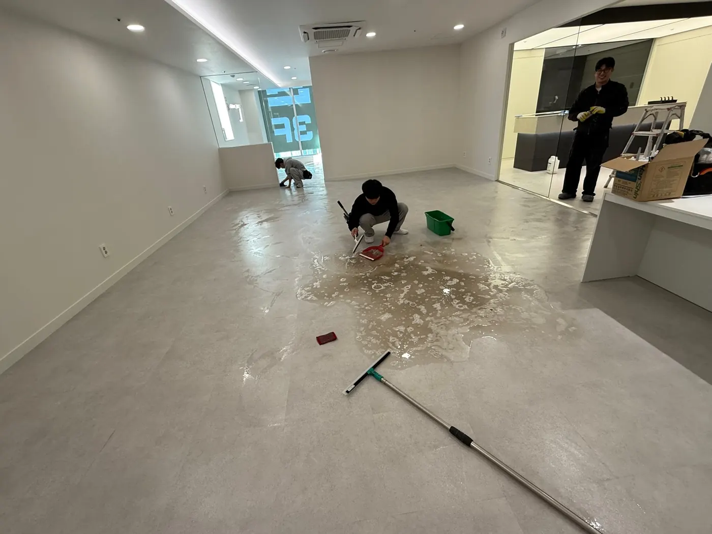 세정 진행 — 이원면 상가청소 현장