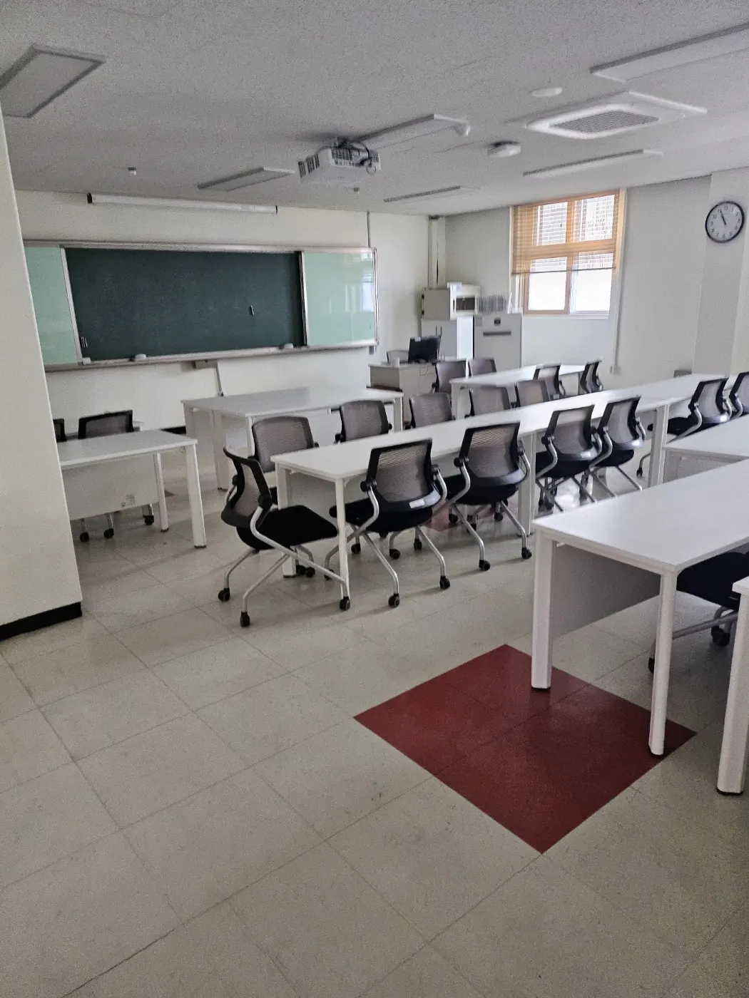 내북면 학교청소 시공 현장 — 교실 정리