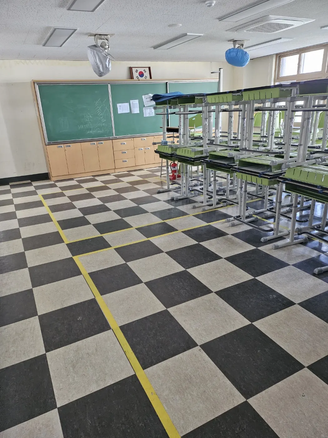 충주시 학교청소 시공 현장 — 교실 마감