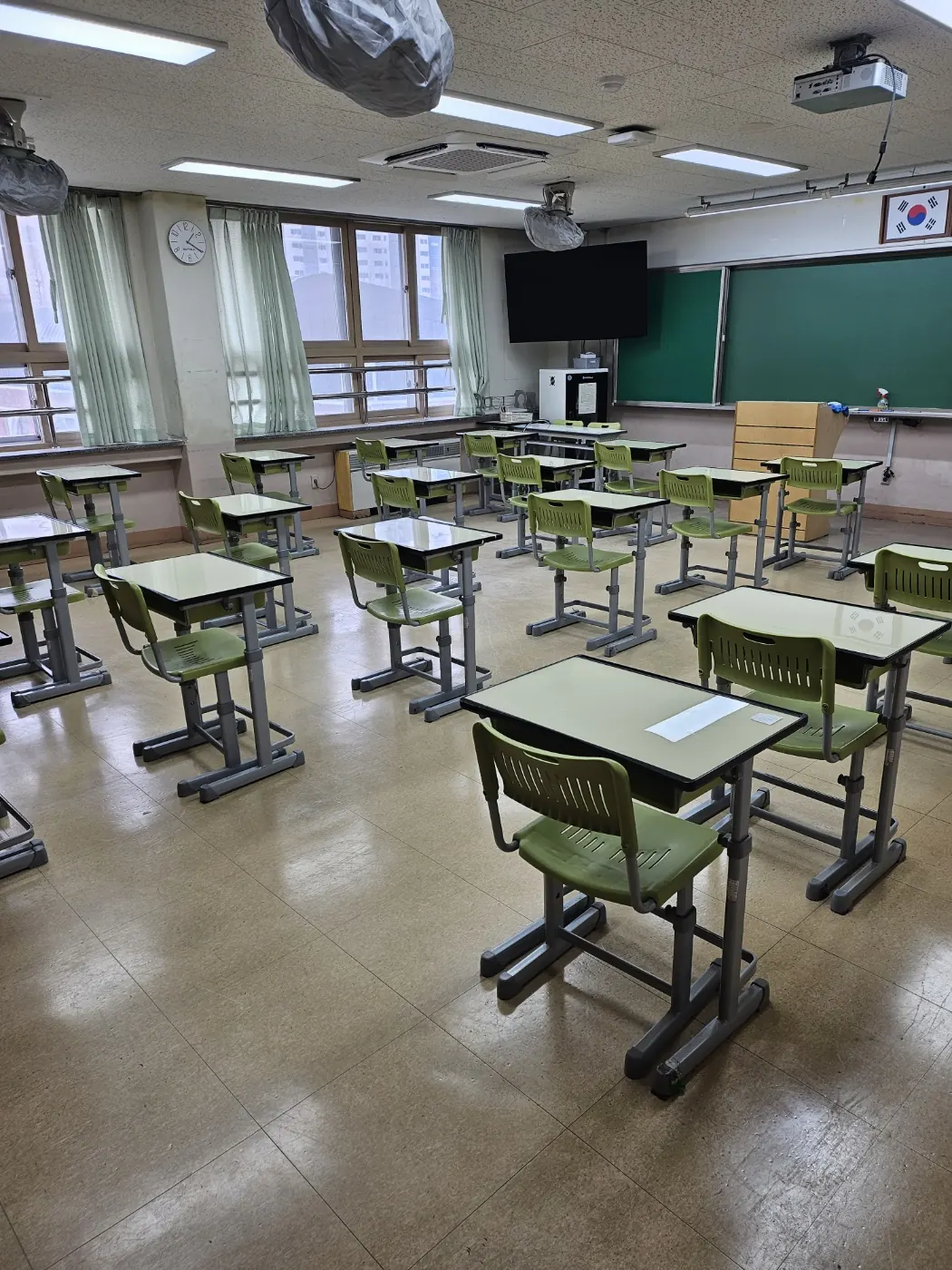 대강면 학교청소 시공 현장 — 교실 정리