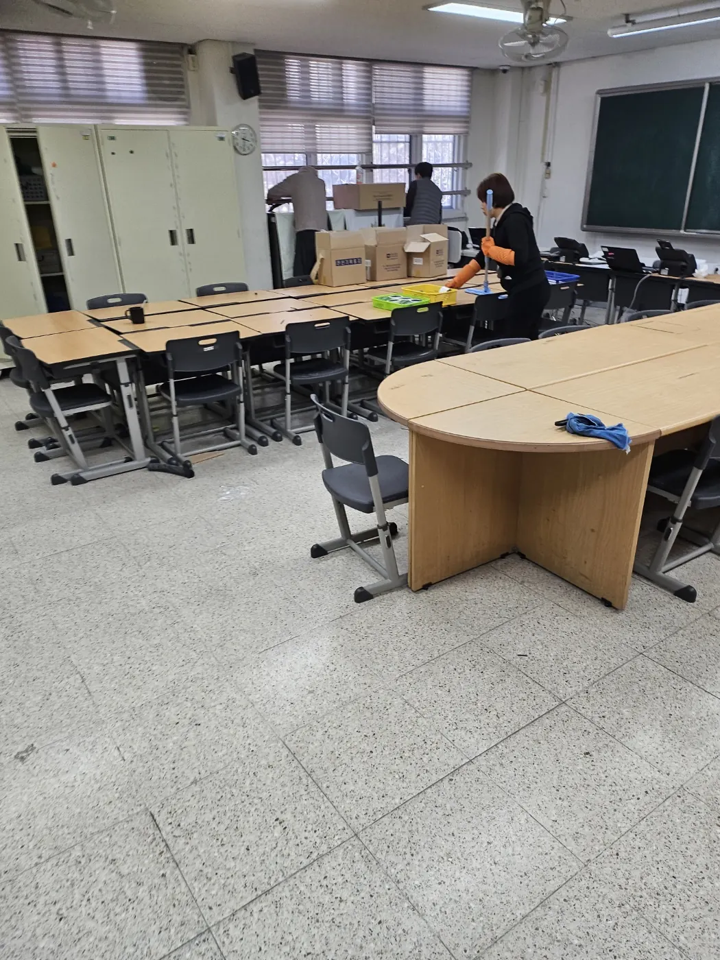맹동면 학교청소 시공 현장 — 교실 마감