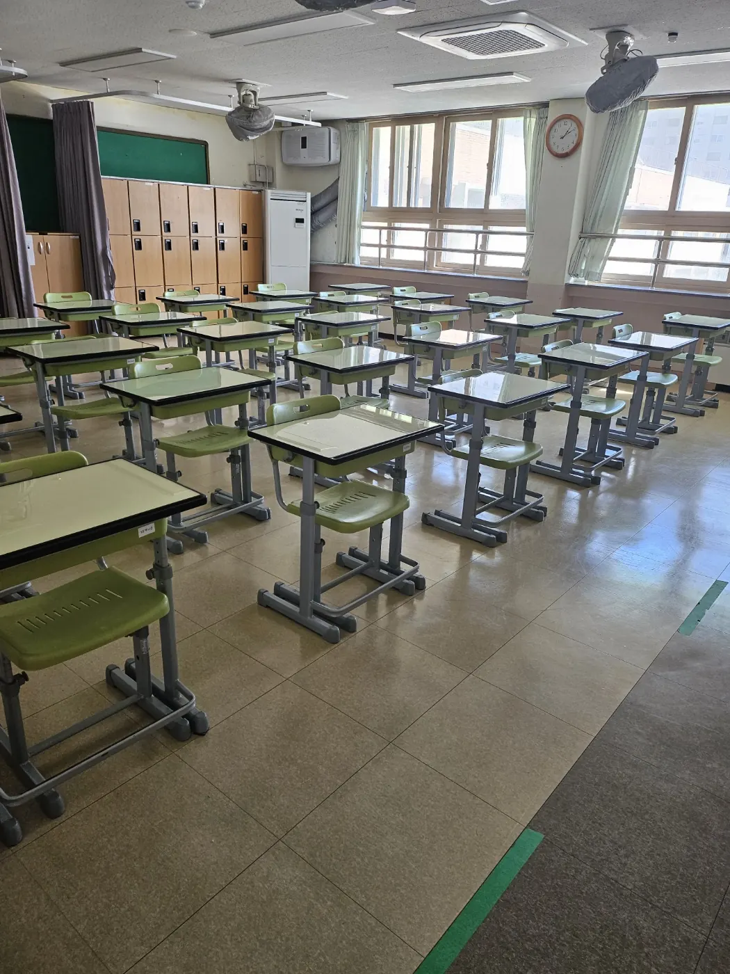 옥천읍 학교청소 시공 현장 — 교실 마감