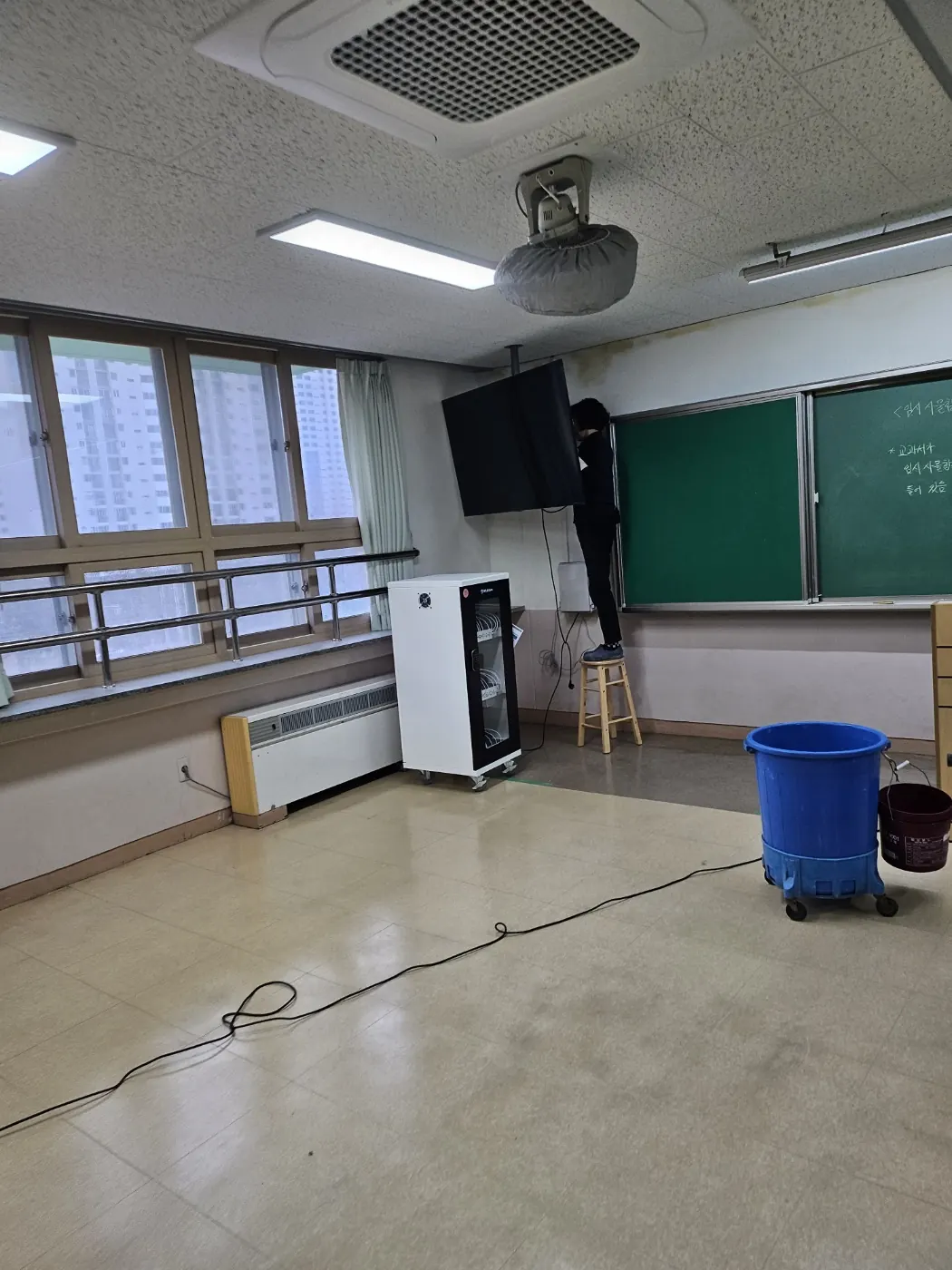 군북면 학교청소 시공 현장 — 교실 마감