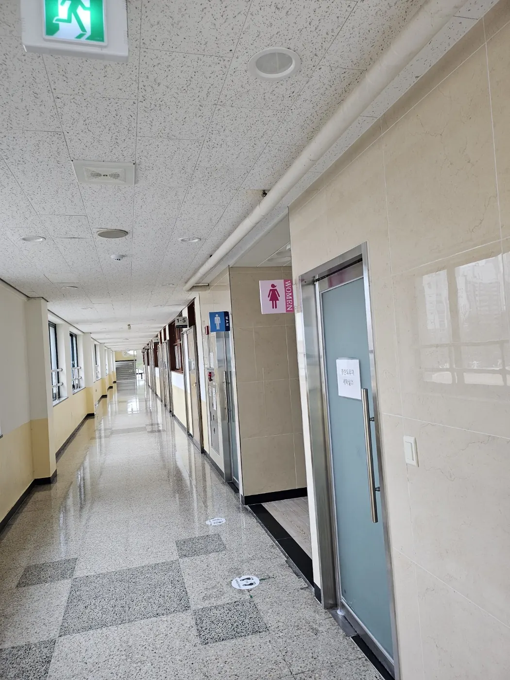 군서면 학교청소 시공 현장 — 복도 관리