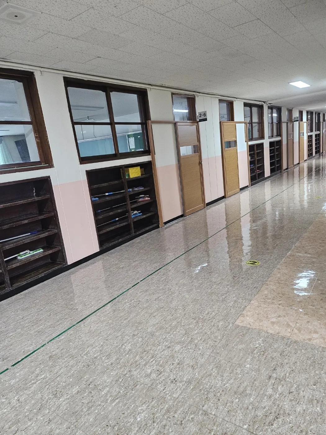 청주시 학교청소 시공 현장 — 복도 관리