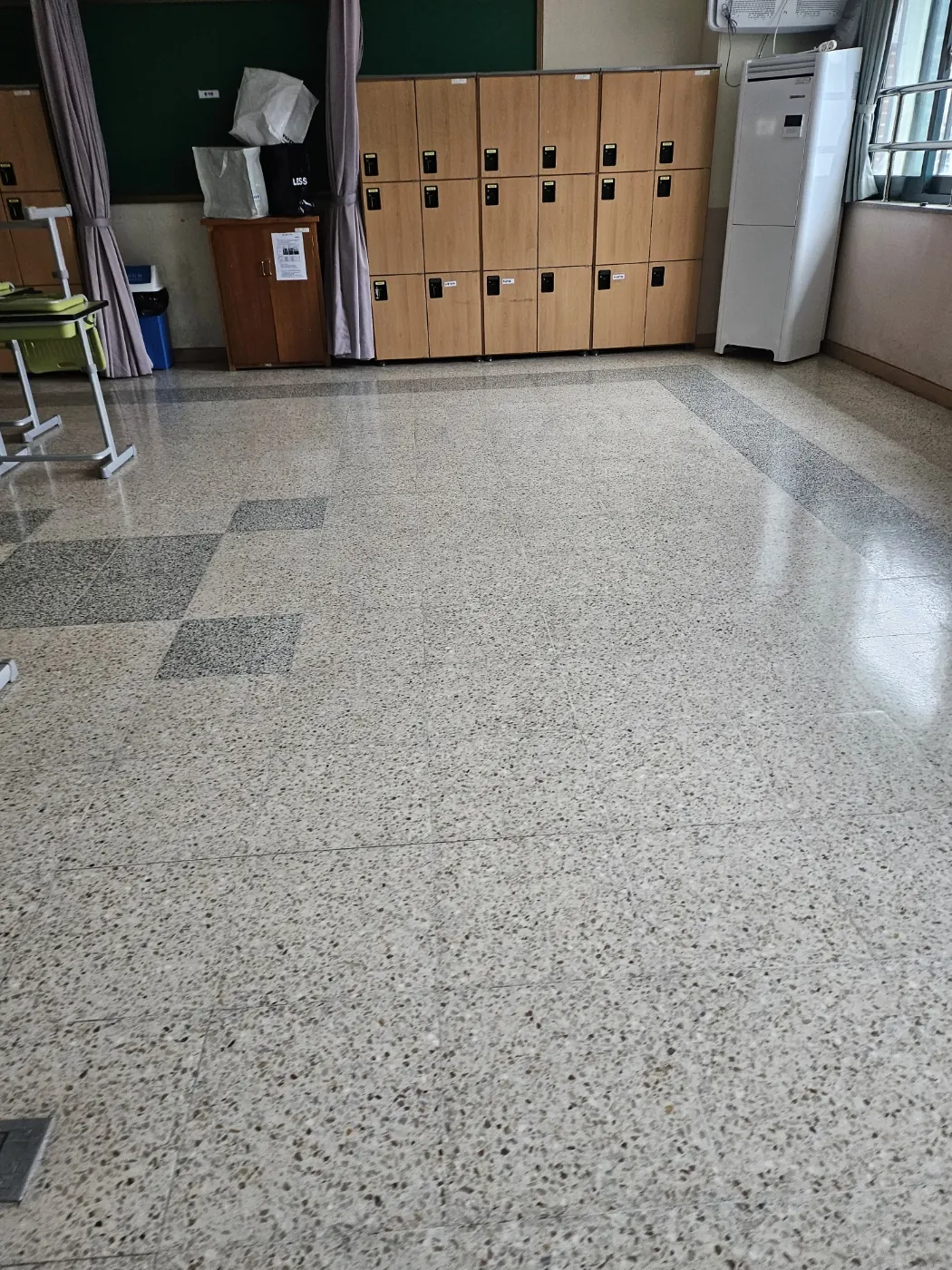 문화동 학교청소 시공 현장 — 복도 관리