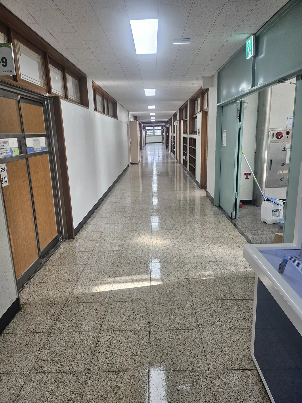 생극면 학교청소 시공 현장 — 복도 관리