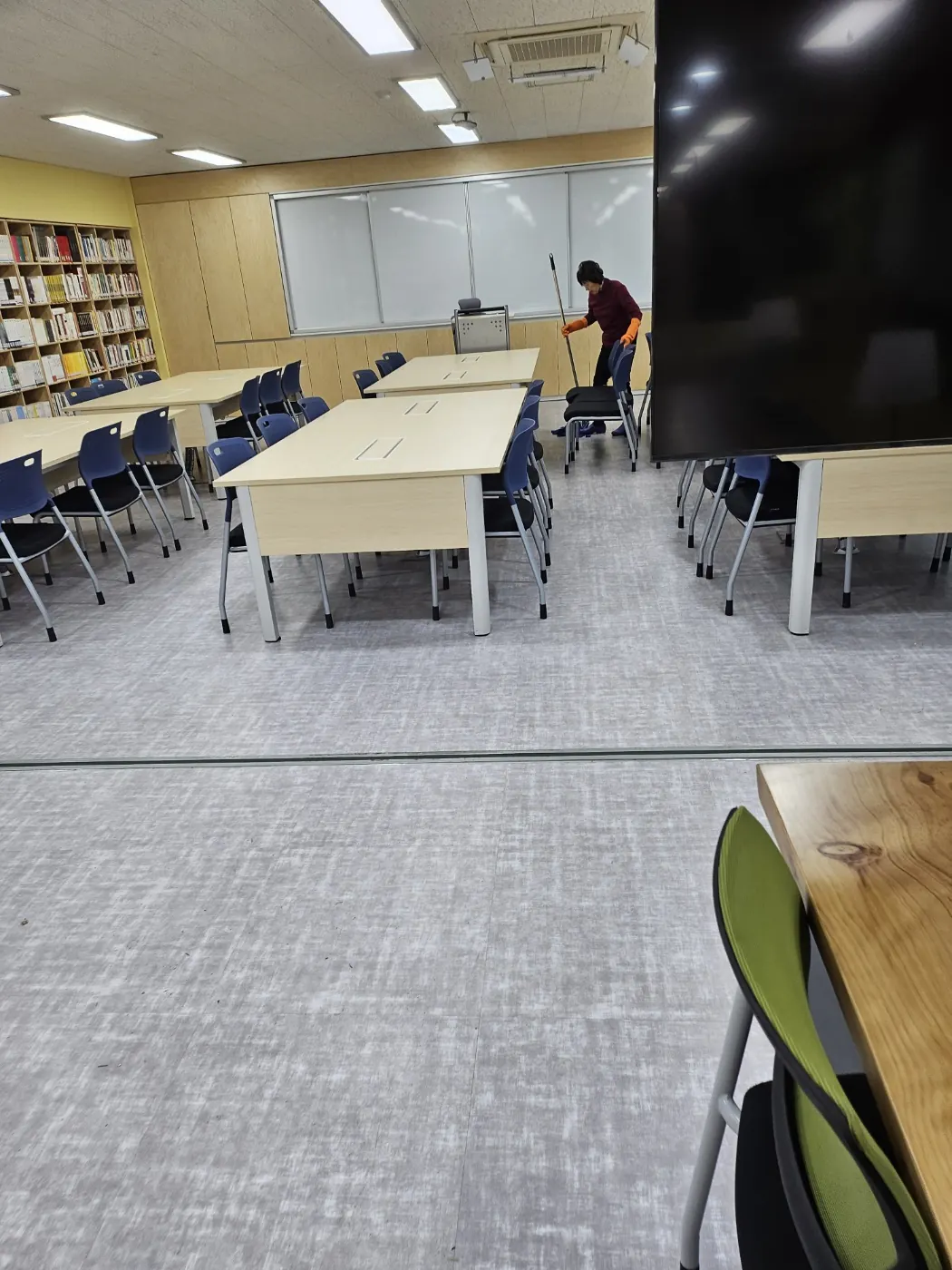 도서관 정리 — 진천군 학교청소 현장