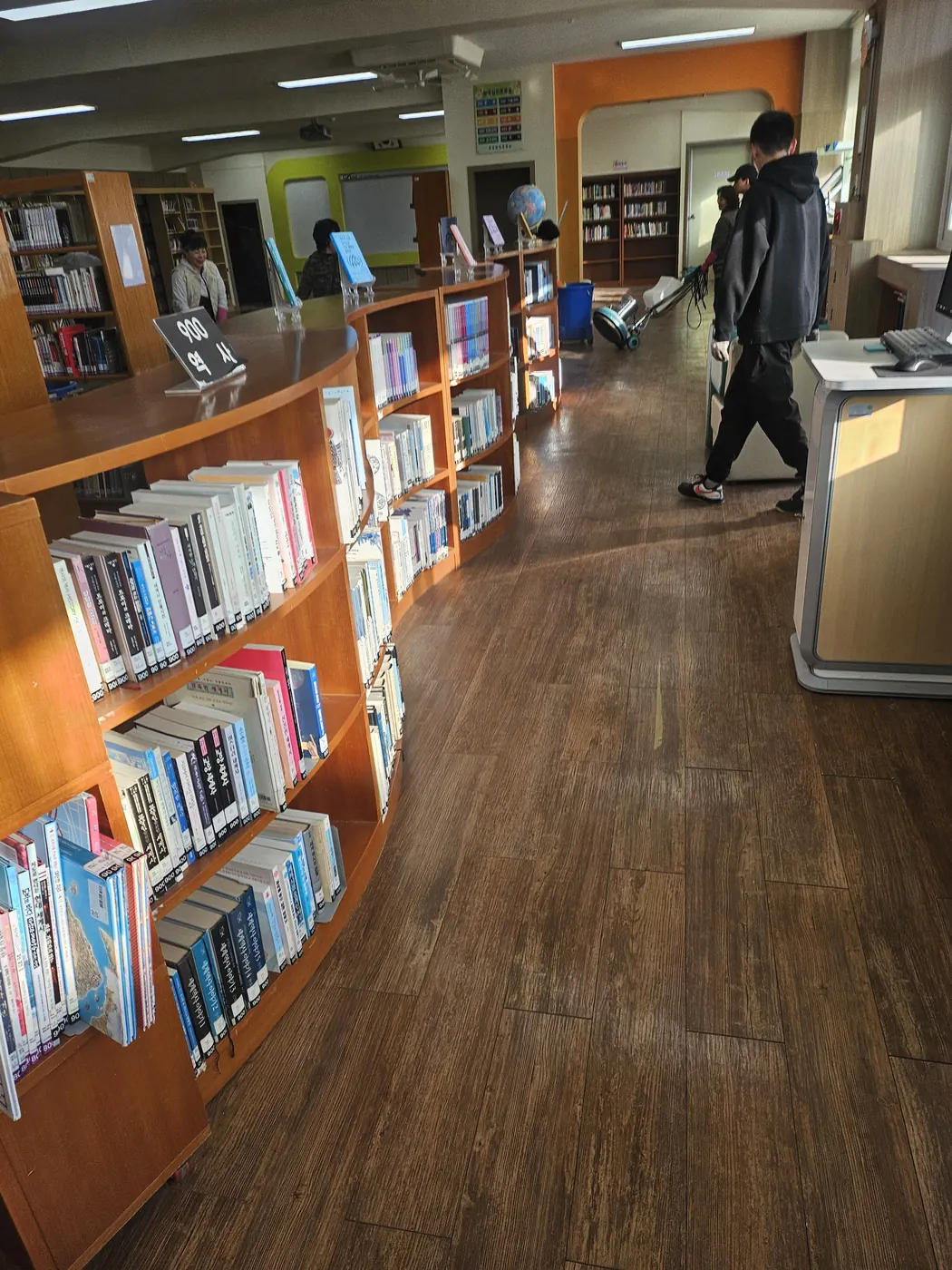 도서관 정리 — 음성군 학교청소 현장
