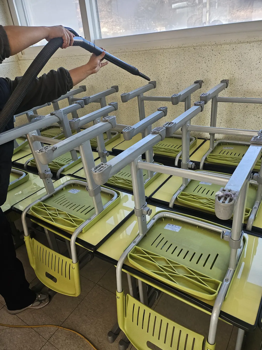 바닥 기계 세정 — 내북면 학교청소 현장
