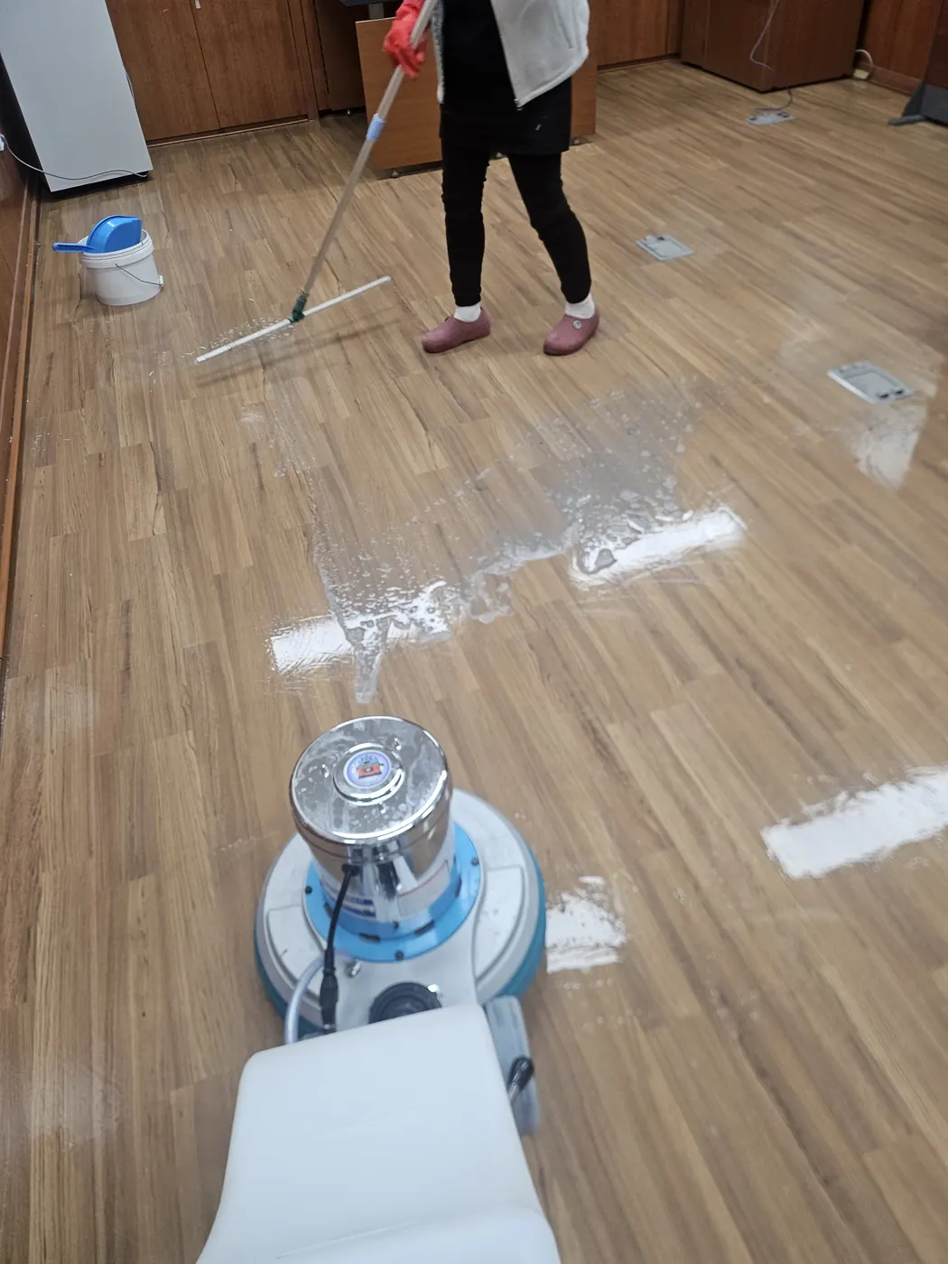 바닥 기계 세정 — 단양군 학교청소 현장