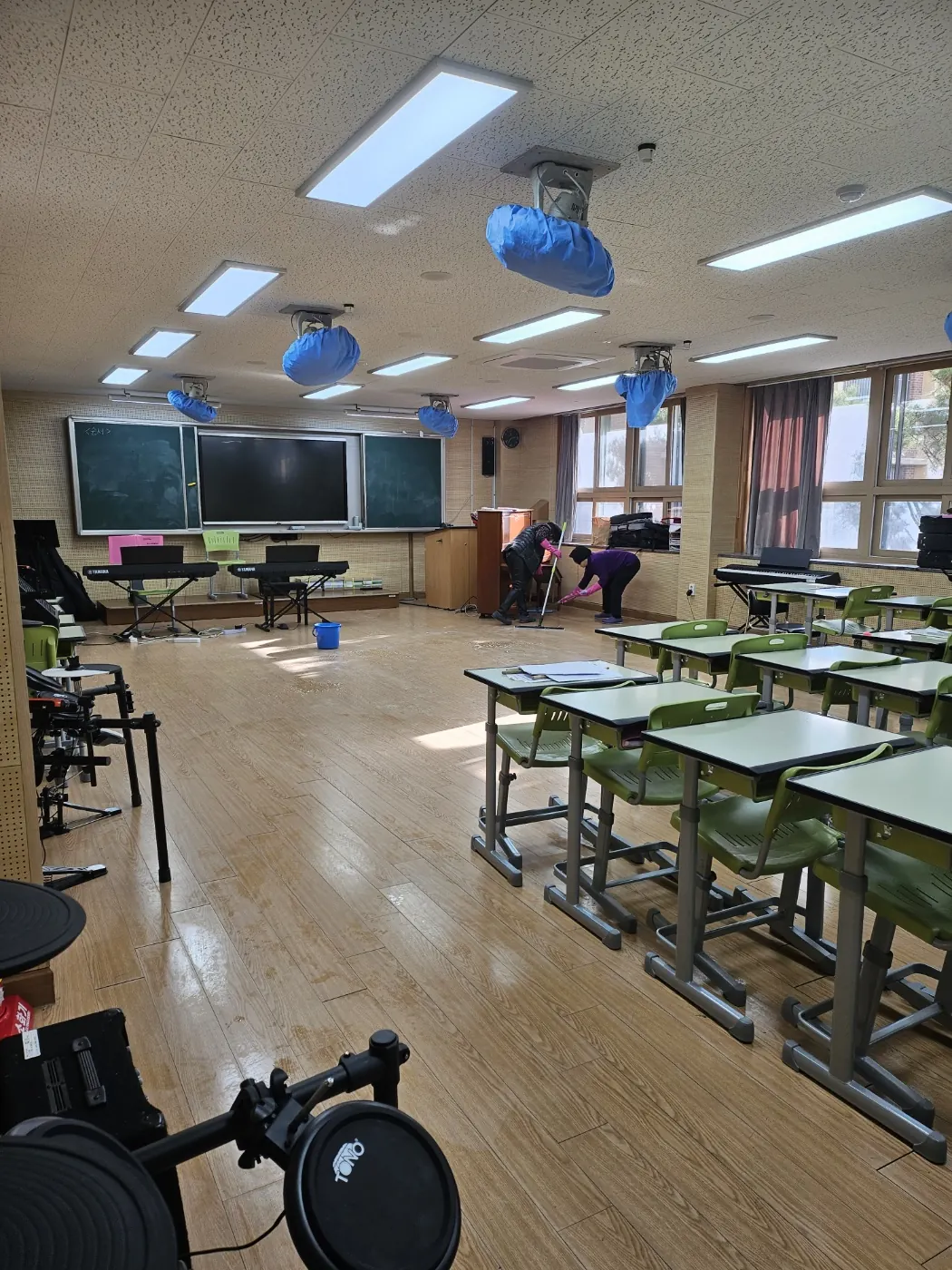 세정 진행 — 제천시 학교청소 현장