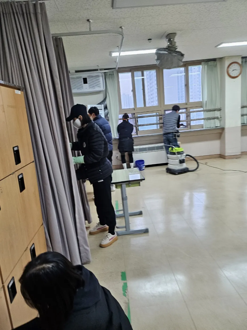 바닥 물걸레 마감 — 교동 학교청소 현장